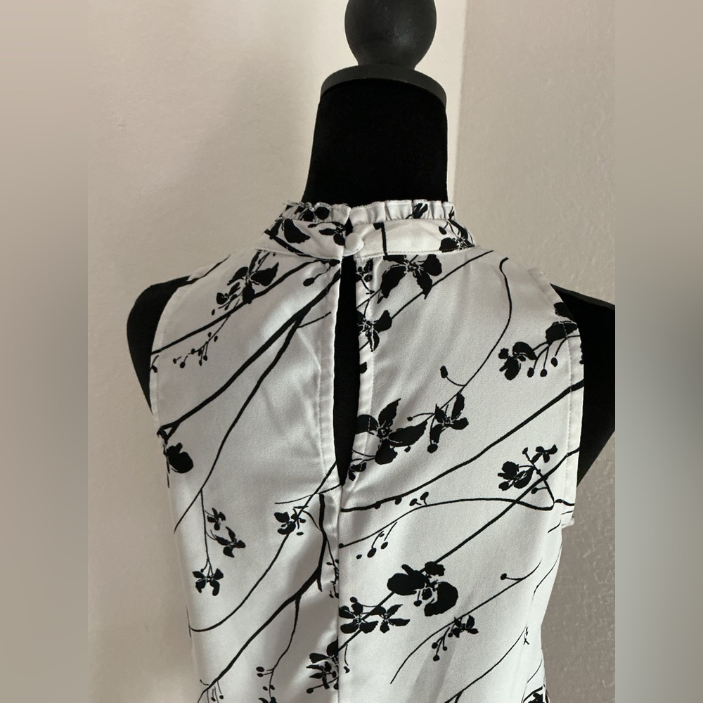 White House Black Market Floral Halter Blouse High Neck Flowy Ruffle Hem Size 4 - Picture 13 of 16